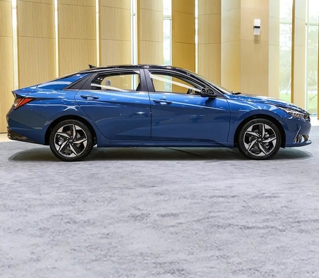 Hyundai Elantra 5 zitplaatsen Luxe benzine sedan voor hoge snelheid en krachtige prestaties