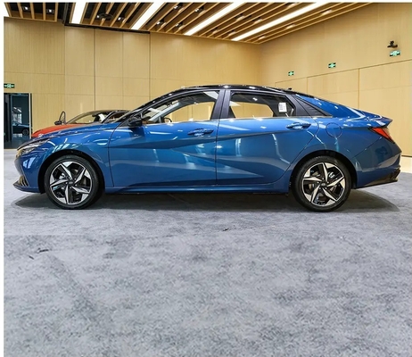 Hyundai Elantra 5 zitplaatsen Luxe benzine sedan voor hoge snelheid en krachtige prestaties