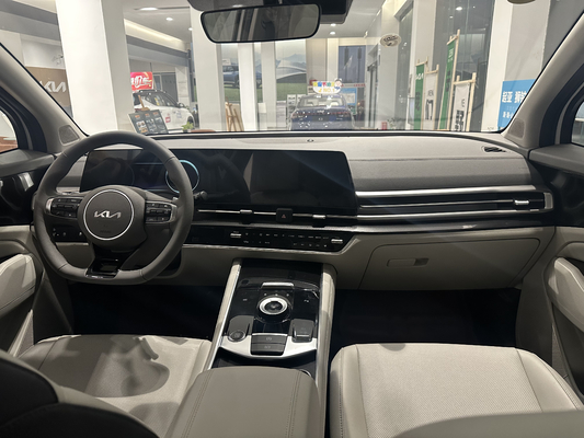 2022 Kia Lion Platinum Endurance 210 Hybrid SUV met laag brandstofverbruik en LED-daglicht
