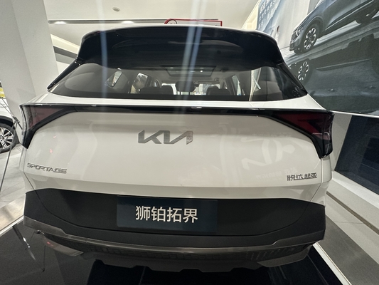 2022 Kia Lion Platinum Endurance 210 Hybrid SUV met laag brandstofverbruik en LED-daglicht