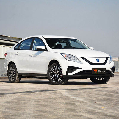 Dongfeng Fengxing S50 T1 T5 E1 M5 5 zitplaatsen 415km Pure Electric Sedan 4705*1790*1540mm