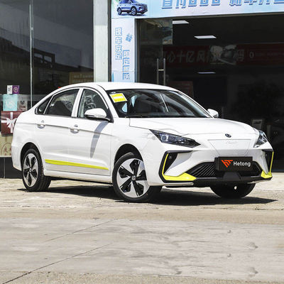 Dongfeng E70 Pro High Speed elektrisch voertuig met 5 zitplaatsen en ternarische lithiumbatterie