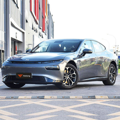 2022 Xpeng P7 586G Elektrisch voertuig 4 wielen 5 zitplaatsen High Speed Rode/Witte Chinese auto's