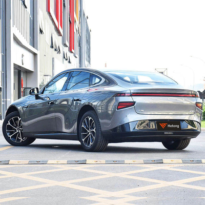 2022 Xpeng P7 586G Elektrisch voertuig 4 wielen 5 zitplaatsen High Speed Rode/Witte Chinese auto's