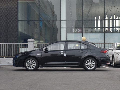 4635x1775x1470 Lengte Toyota Corolla Uz Car 2023 4 zitplaatsen 5 deuren Sedan Benzine Benzine
