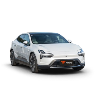 Laat de kracht van zuivere elektrische motoren los met de Polestar 4 Pro Plus met een bereik van 612 km.